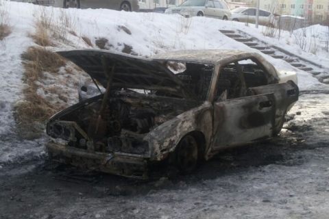 В Магадане на парковке сгорел Nissan Cedric в Магадане « автомагадан