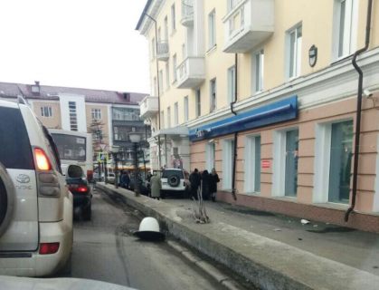 В Магадане Suzuki Escudo перелетел через ограждение и сбил женщину в Магадане « автомагадан