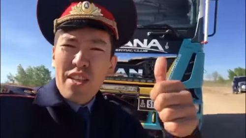 Гаишников прокатили на Дакаровском MANе в Магадане « автомагадан